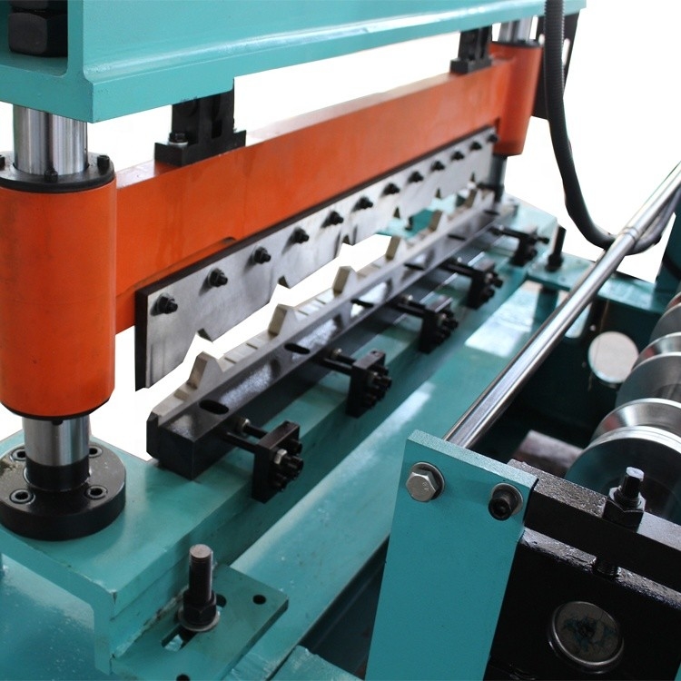 Trapezoidal Type Roof Sheeting Roll Forming Machine With High Cutting Accuracy